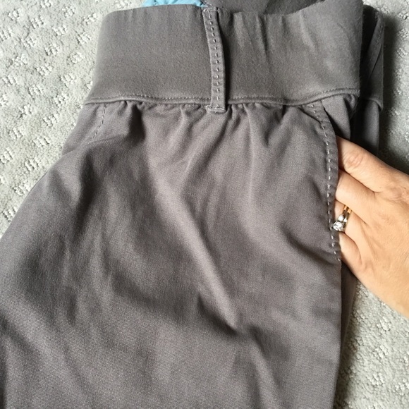 Maternity pants - Picture 3 of 6